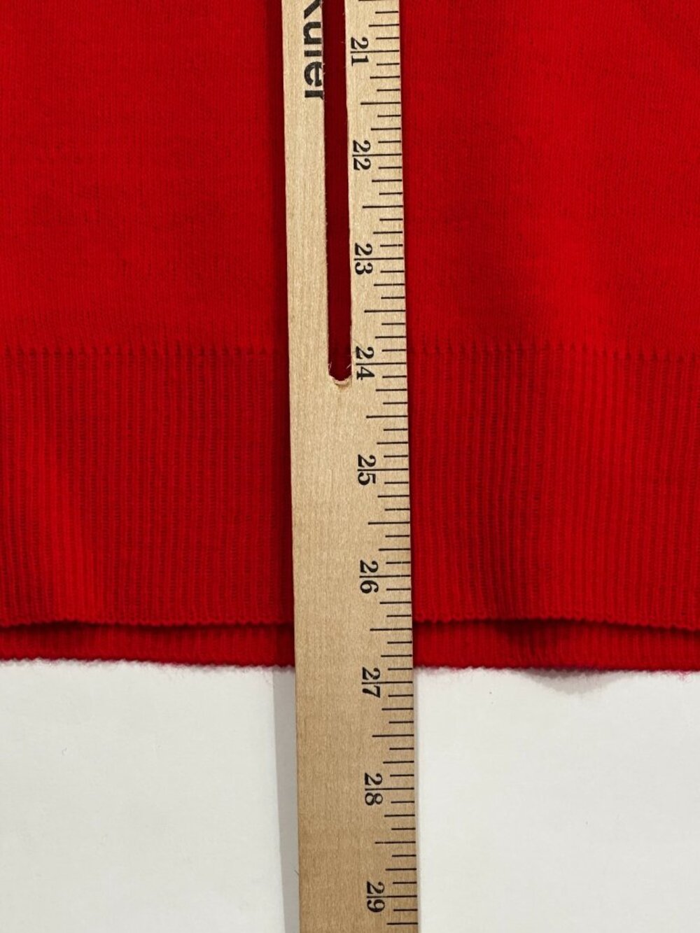 Vintage IZOD Mens Large Red V-Neck Sweater Acrylic Embroidered Crest Preppy USA - Picture 12 of 16